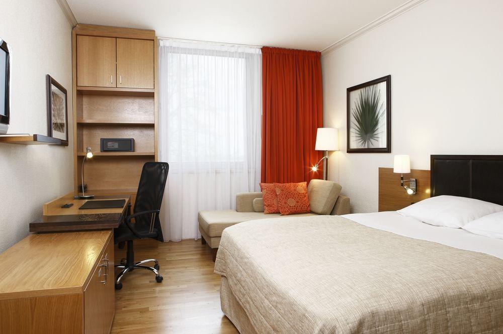 Nh Luxembourg Airport Hotel Niederanven Екстериор снимка