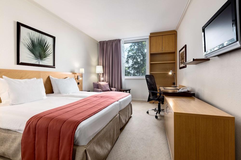Nh Luxembourg Airport Hotel Niederanven Екстериор снимка