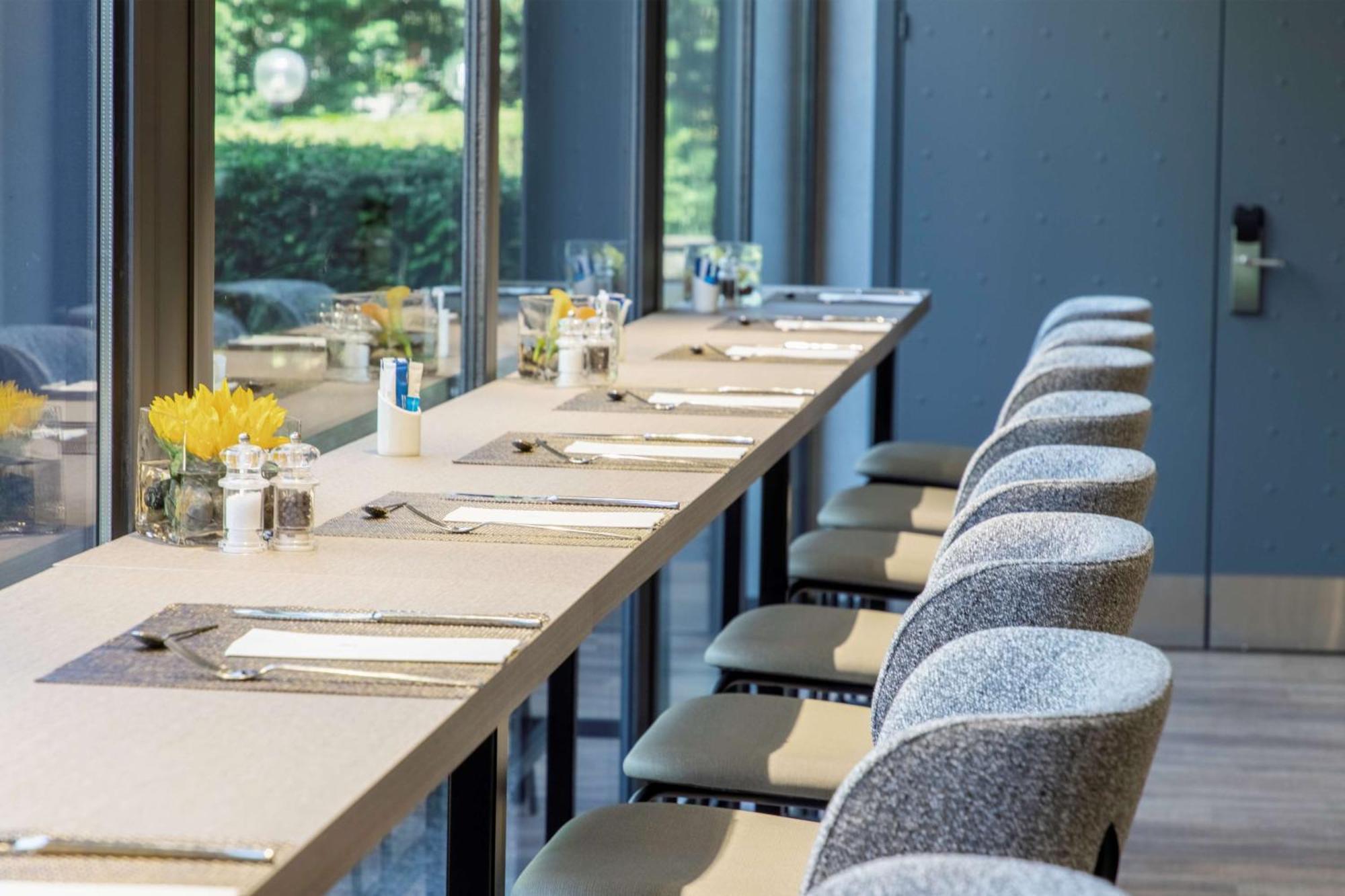 Nh Luxembourg Airport Hotel Niederanven Екстериор снимка