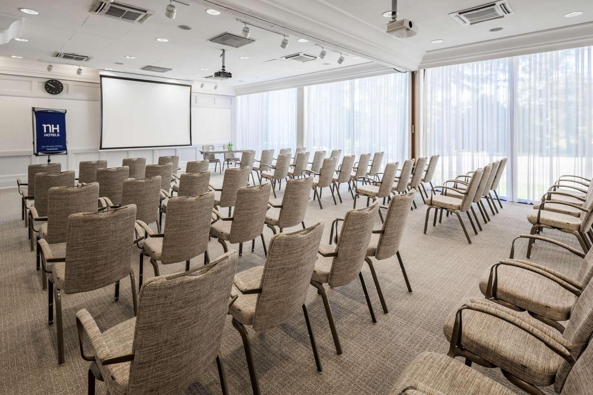 Nh Luxembourg Airport Hotel Niederanven Екстериор снимка
