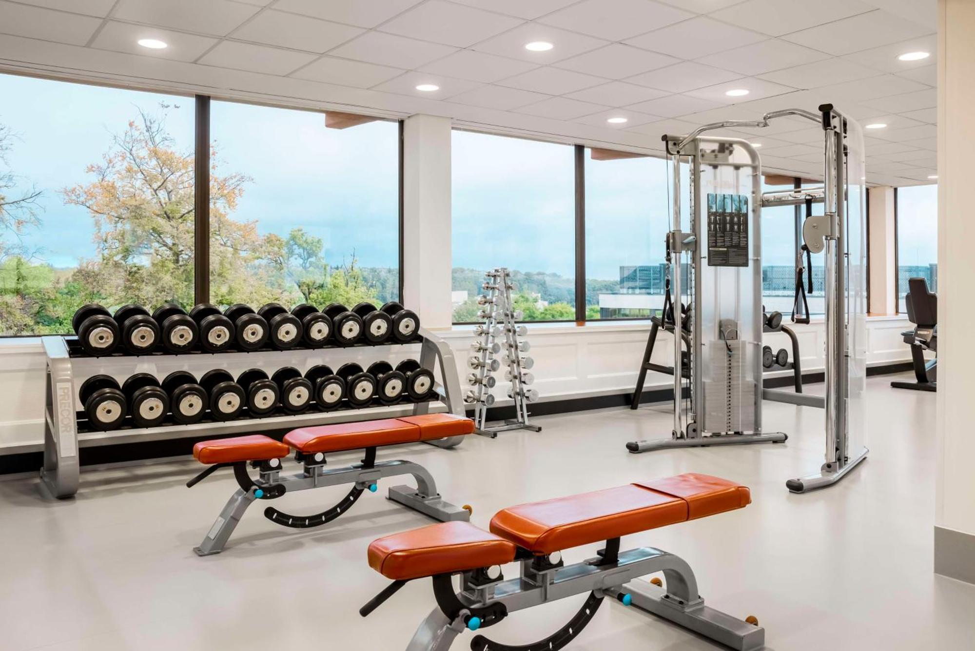 Nh Luxembourg Airport Hotel Niederanven Екстериор снимка