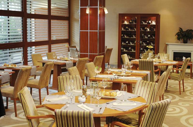 Nh Luxembourg Airport Hotel Niederanven Екстериор снимка